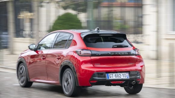 Le Peugeot 208 e 2008 si trovano provvisoriamente senza versione d'accesso con cambio manuale. © Alex Krassovsky