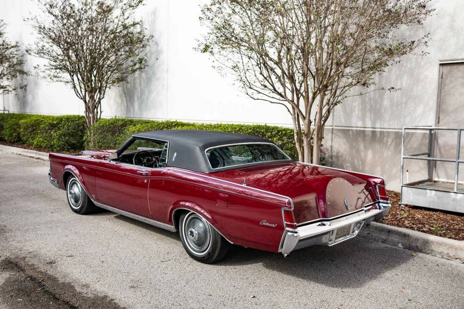 Lincoln Continental Mark III: A Strange Journey Between New York and Washington
