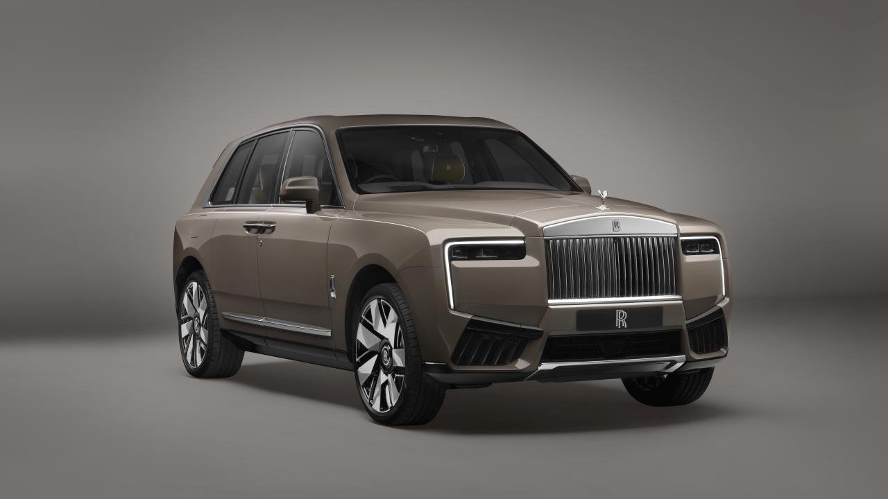 Прототип электрического Rolls-Royce Cullinan следующего поколения замечен в испытаниях на холоде.