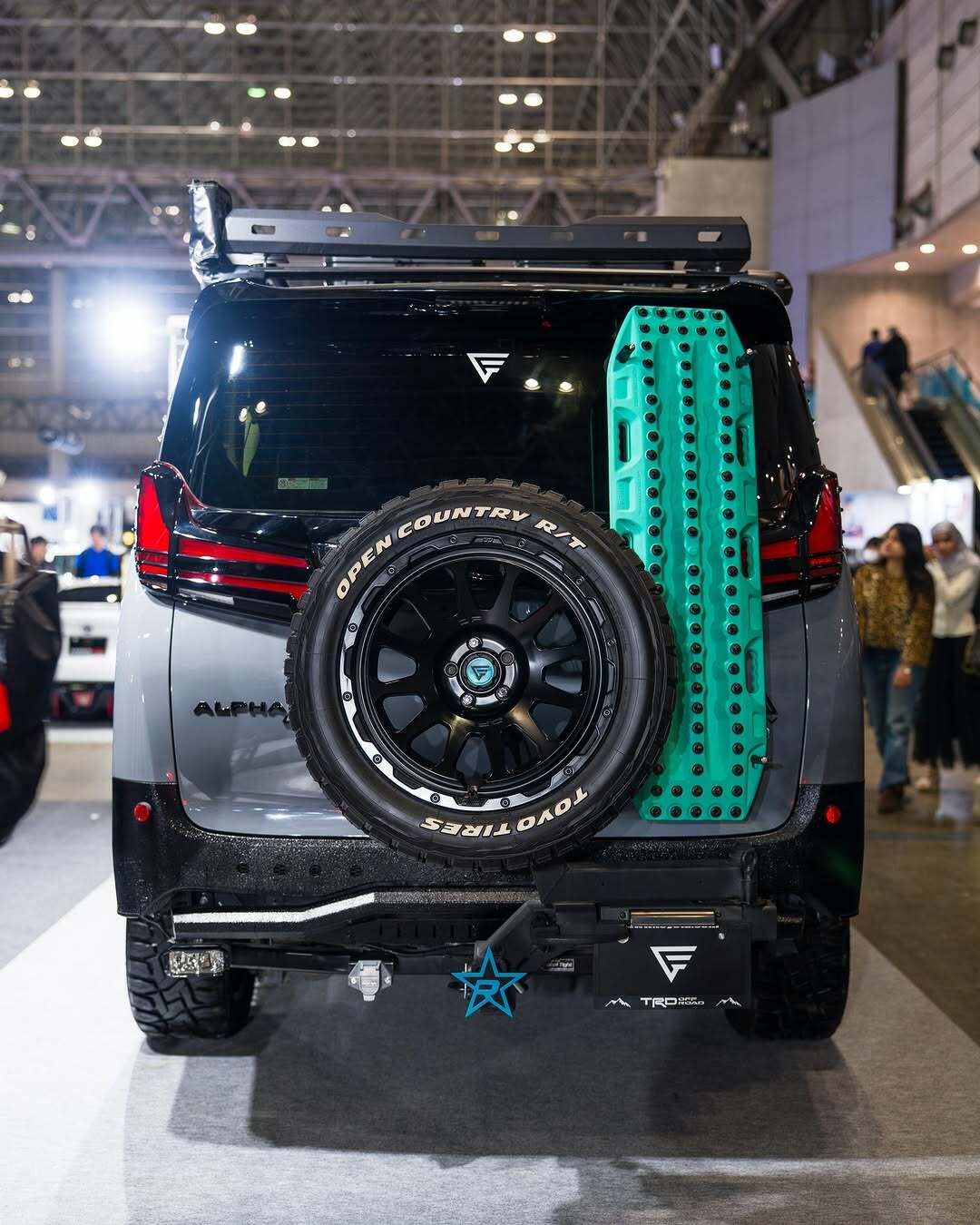  This Toyota Minivan Wants To Be A Land Cruiser