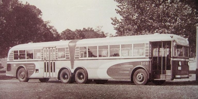 The Pioneering Articulated Buses: Twin Coach 1938 and Alfa Romeo 110 AM-Macchi 1937