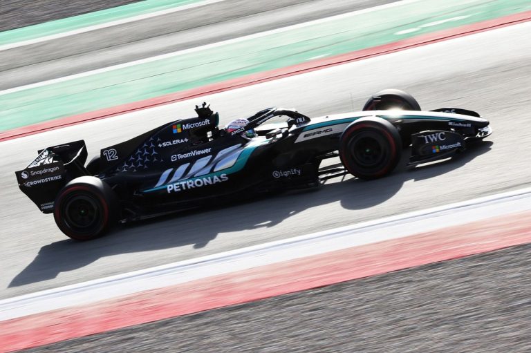 F1 in Barcelona: Aston Martin Stalled, Red Bull Waiting for Its Turn