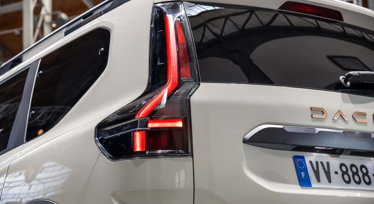 Dacia's Strategic Shift with New Powertrains for Sandero, Duster, and Spri…