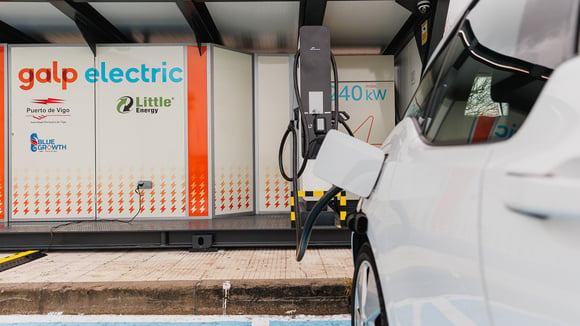 Nissan and Little Electric Energy Innovate with Recycled Batteries for Charging Solutions
