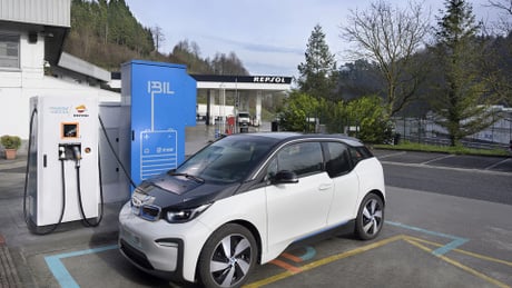 Nissan and Little Electric Energy Innovate with Recycled Batteries for Charging Solutions