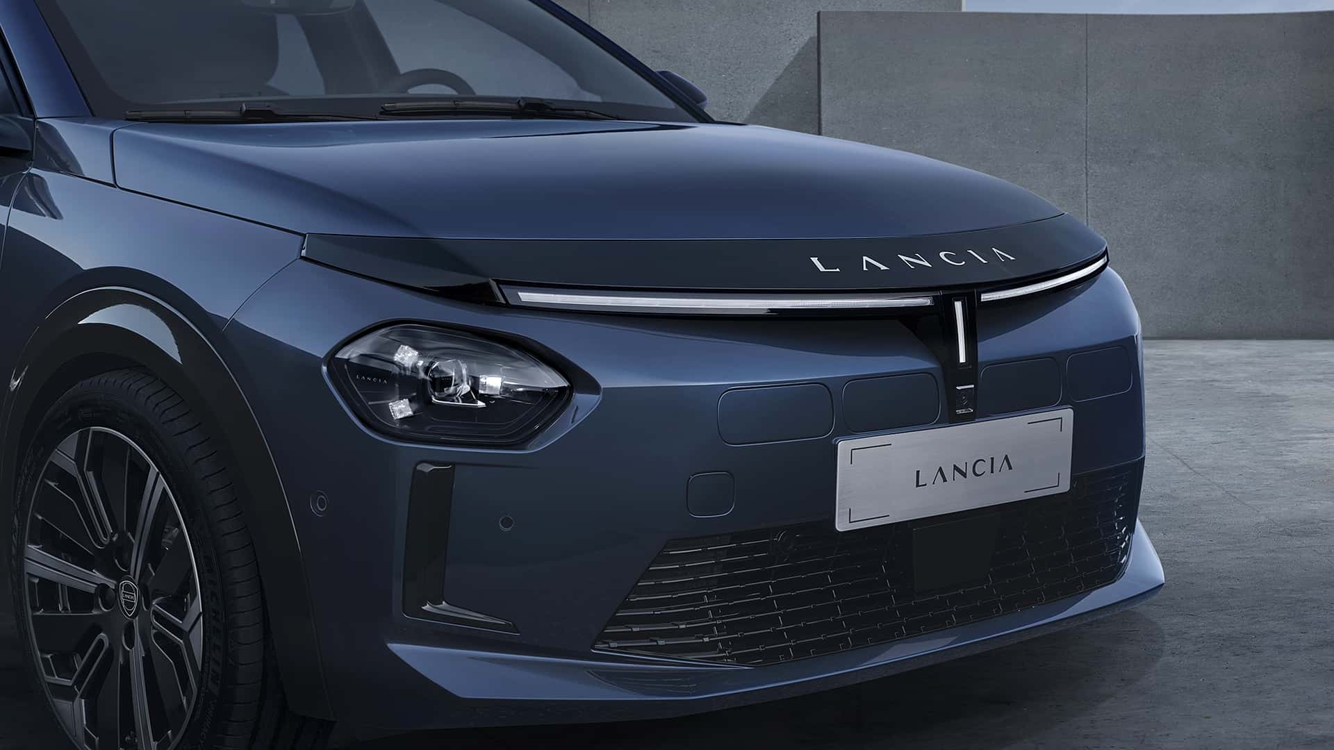 Automotive Design: Blending Aesthetics with Advanced Technology