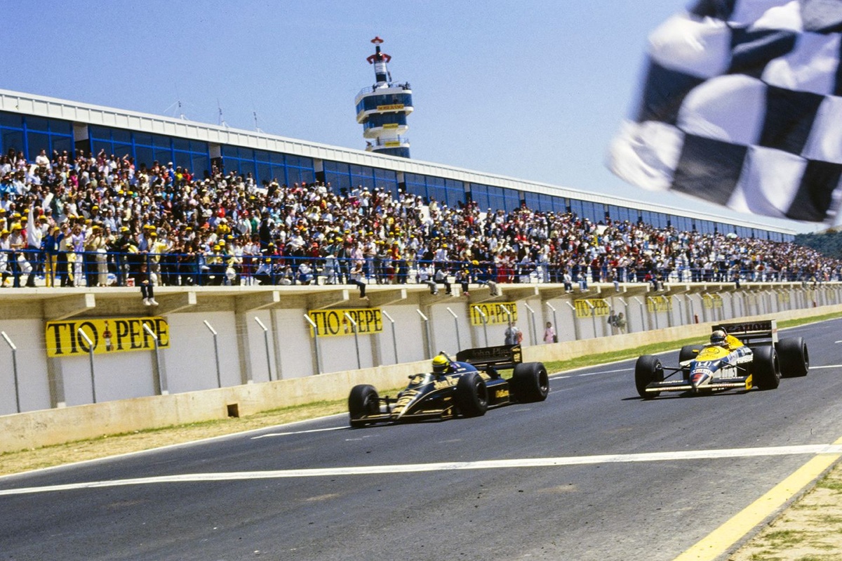 Senna Edges Mansell in Epic Finish