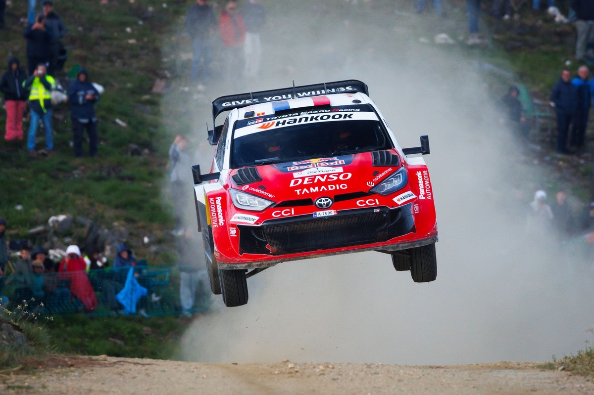 Rallye du Portugal: Ogier Takes Lead as Fourmaux Suffers Tire Woes