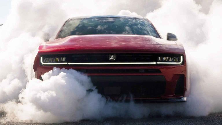 Dodge Charger Hellcat V8 Rumored to Roar Back This August