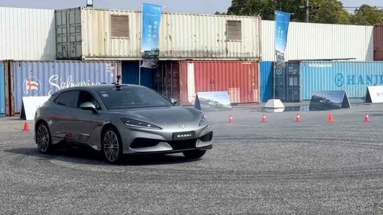 Denza Z9 Electric Sedan Pulls Off Autonomous Drifts, Showcasing Software…
