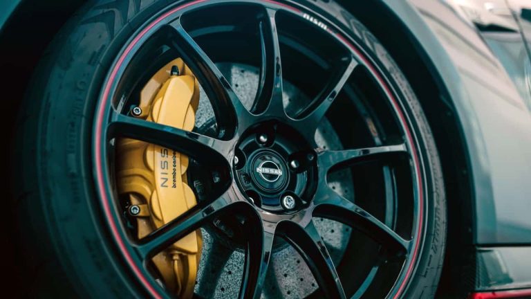 Nissan’s Brake Caliper Colors: A Not-So-Subtle Guide to Speed